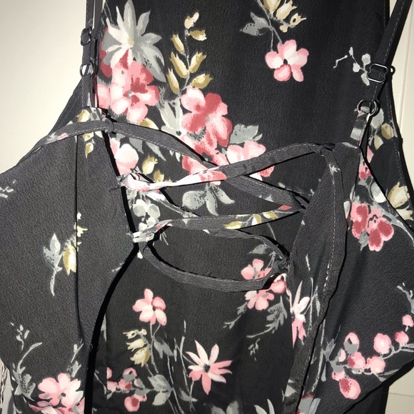 Lace Up Back Hollister Dress - Picture 4 of 4